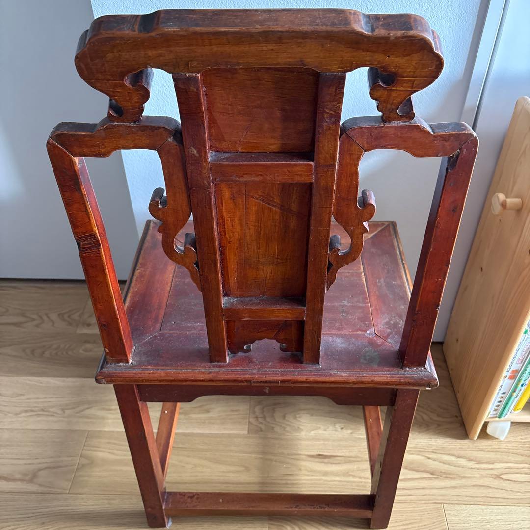 アンティーク風彫刻付き木製チェア　中国？