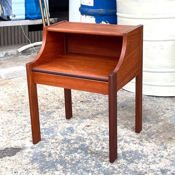 北欧ビンテージ　ナイトテーブル　サイドテーブル　ベッドサイドチェスト