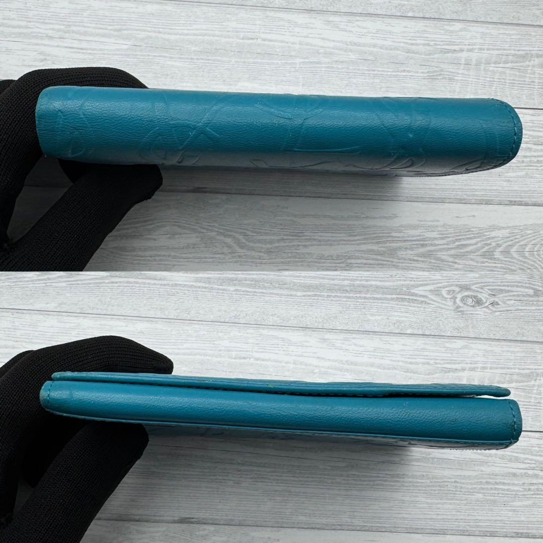 Yves Saint Laurent　二つ折り財布　レザー　ターコイズブルー