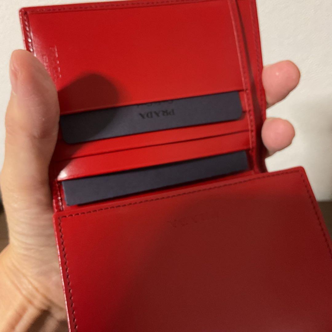 Mio 新品未使用 美品 プラダ レザー ロゴエンボス 折り財布