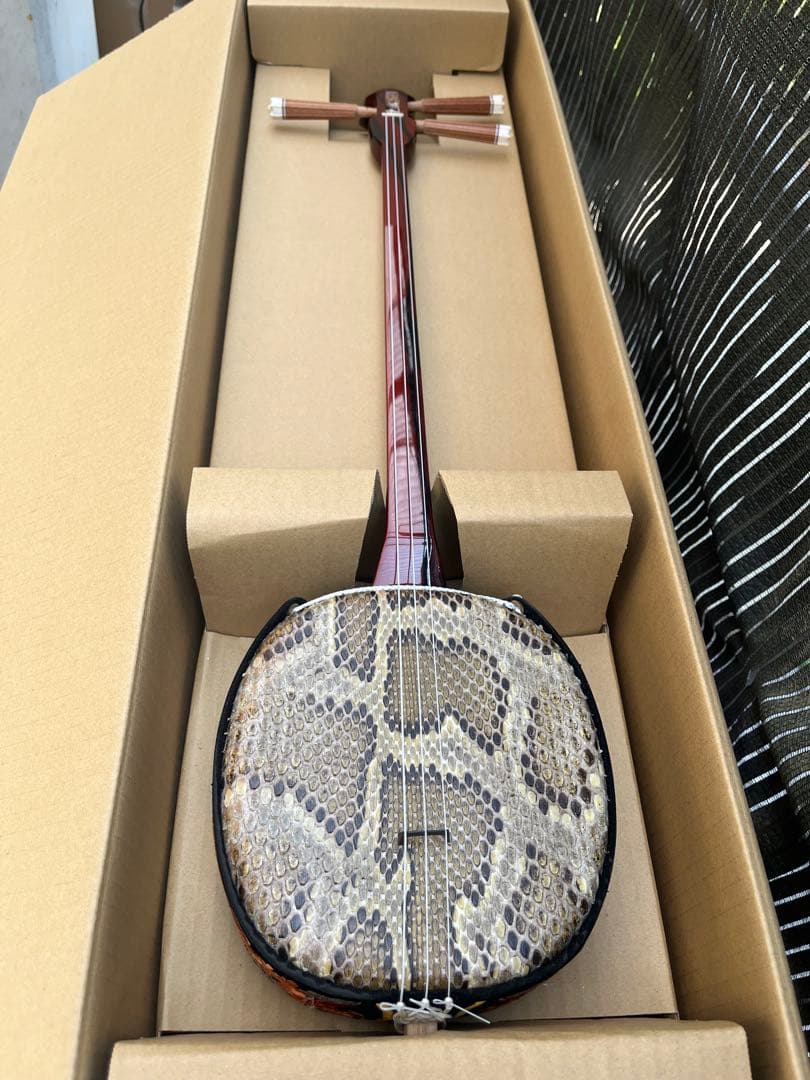 沖縄三線　黒柿(縞杢)小与那城型