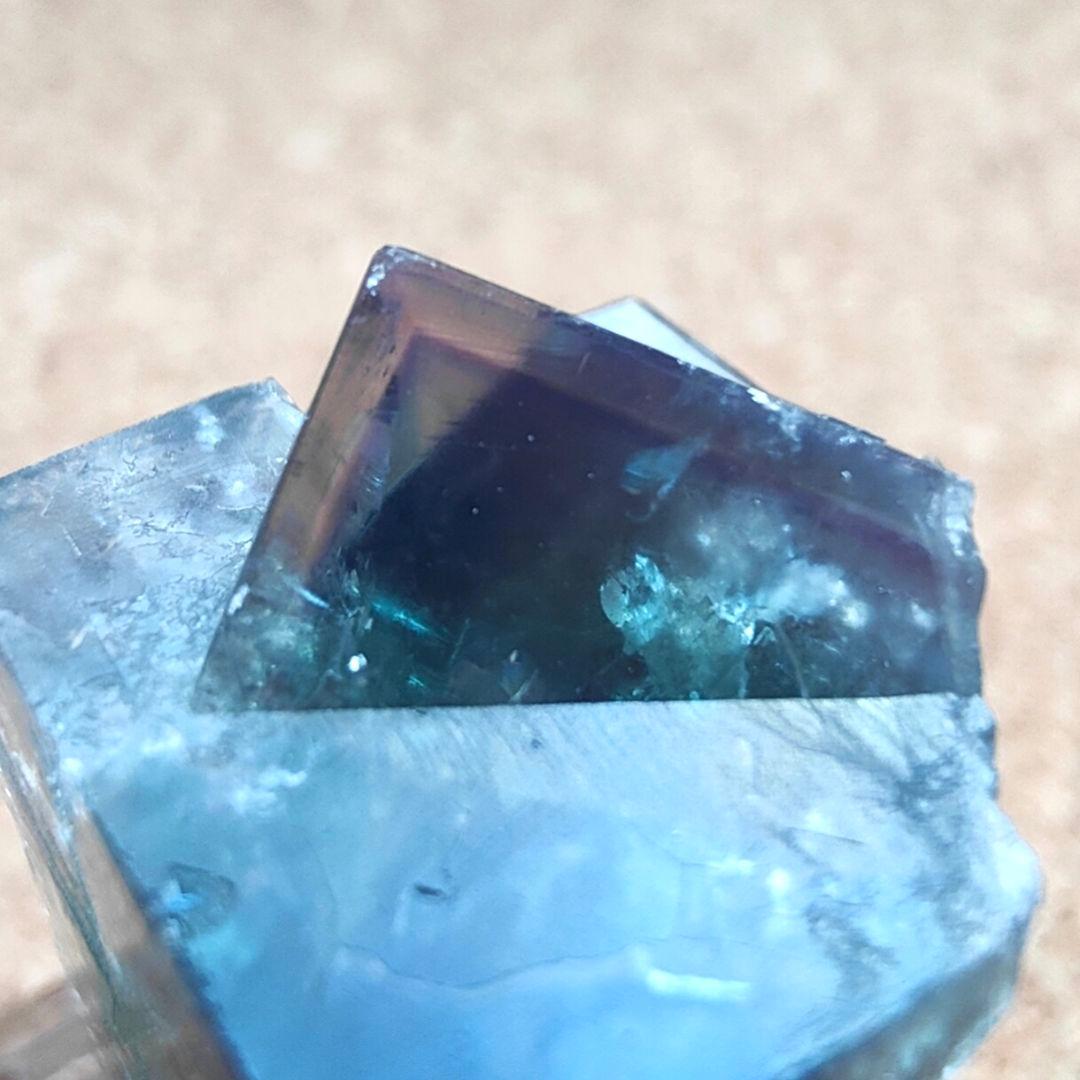 Rainbows End Pocket産フローライト 天然石 鉱物 原石