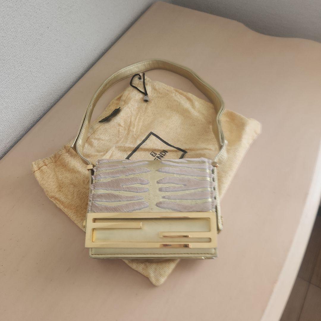 FENDI ゴールド ストライプ ショルダーバッグ