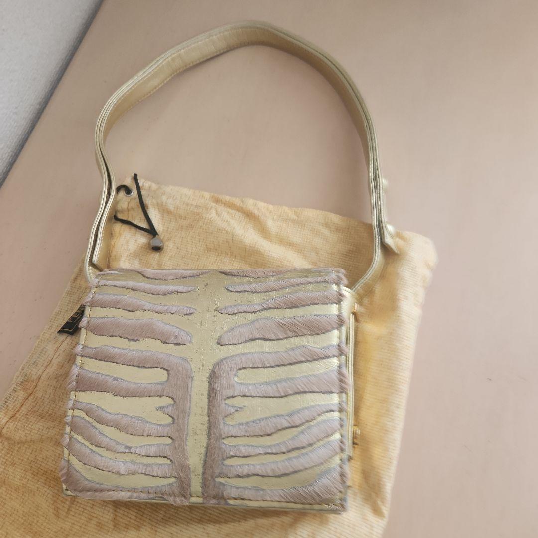 FENDI ゴールド ストライプ ショルダーバッグ