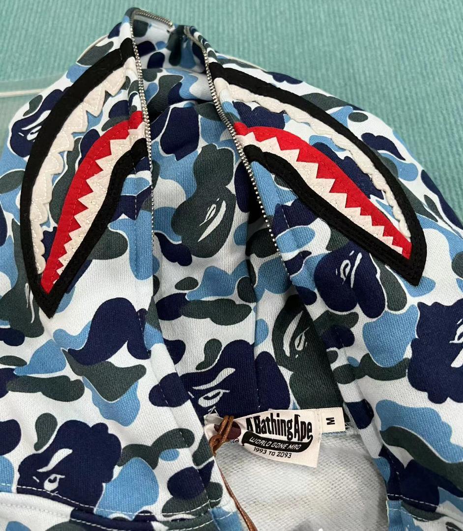 未使用 A BATHING APE ライトブルーカモフラージュパーカーL