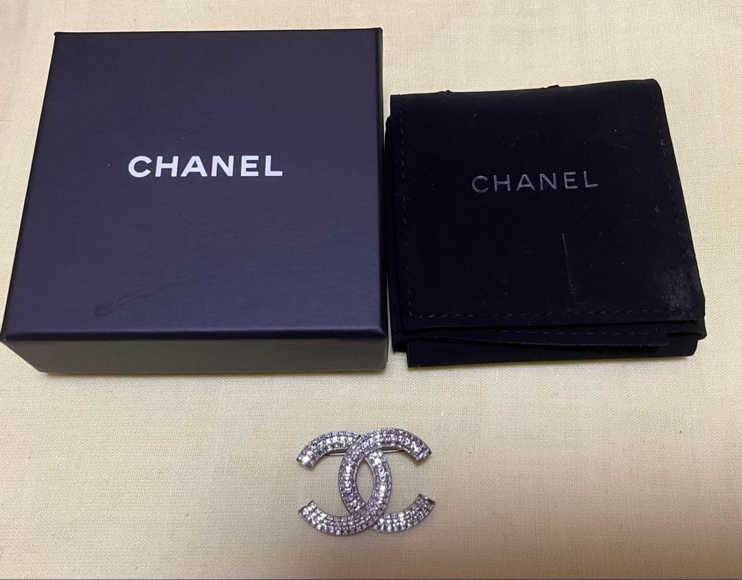 美品　シャネル　CHANEL ブローチ　箱＆保存ケース付
