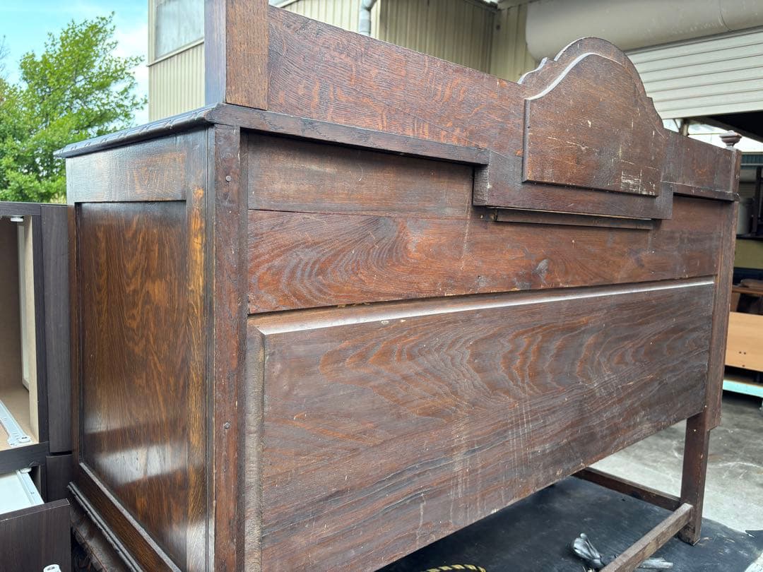 アンティーク　英国クラシック　彫刻家具　キャビネット　サイドボード