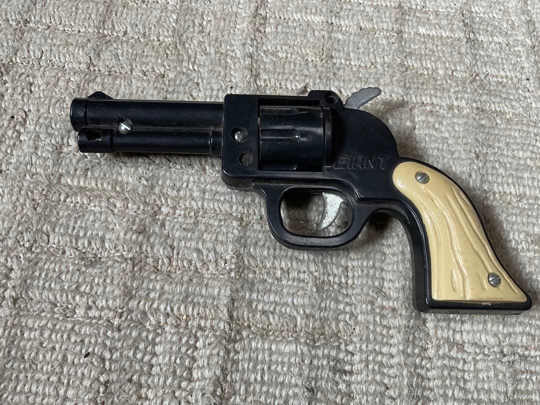 昭和の玩具／GIANT・8。RUNNING SHOOT。PLASTIC GUN。