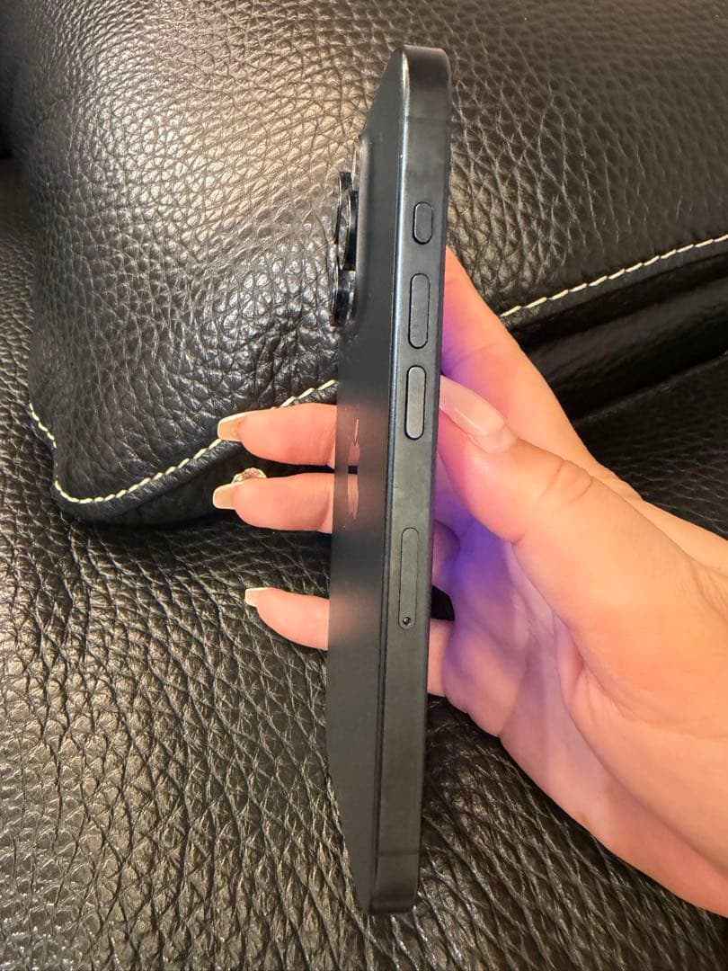 Apple iPhone15Pro ブラックチタニウム本体