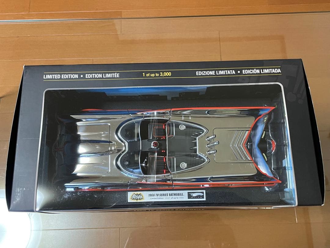価格変更1/18 マテル バットモービルTVシリーズ1966 クローム 未開封品