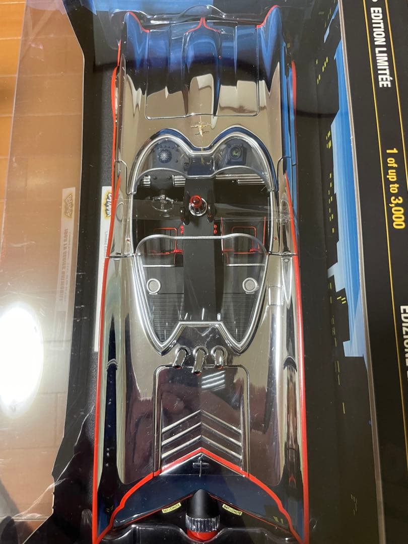 価格変更1/18 マテル バットモービルTVシリーズ1966 クローム 未開封品