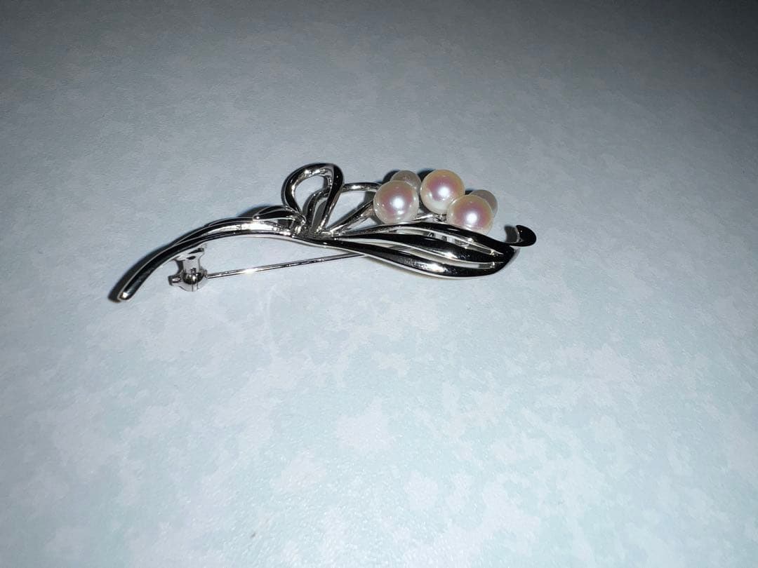 シルバー パール ブローチ 専用ケース付き　コサージュ風