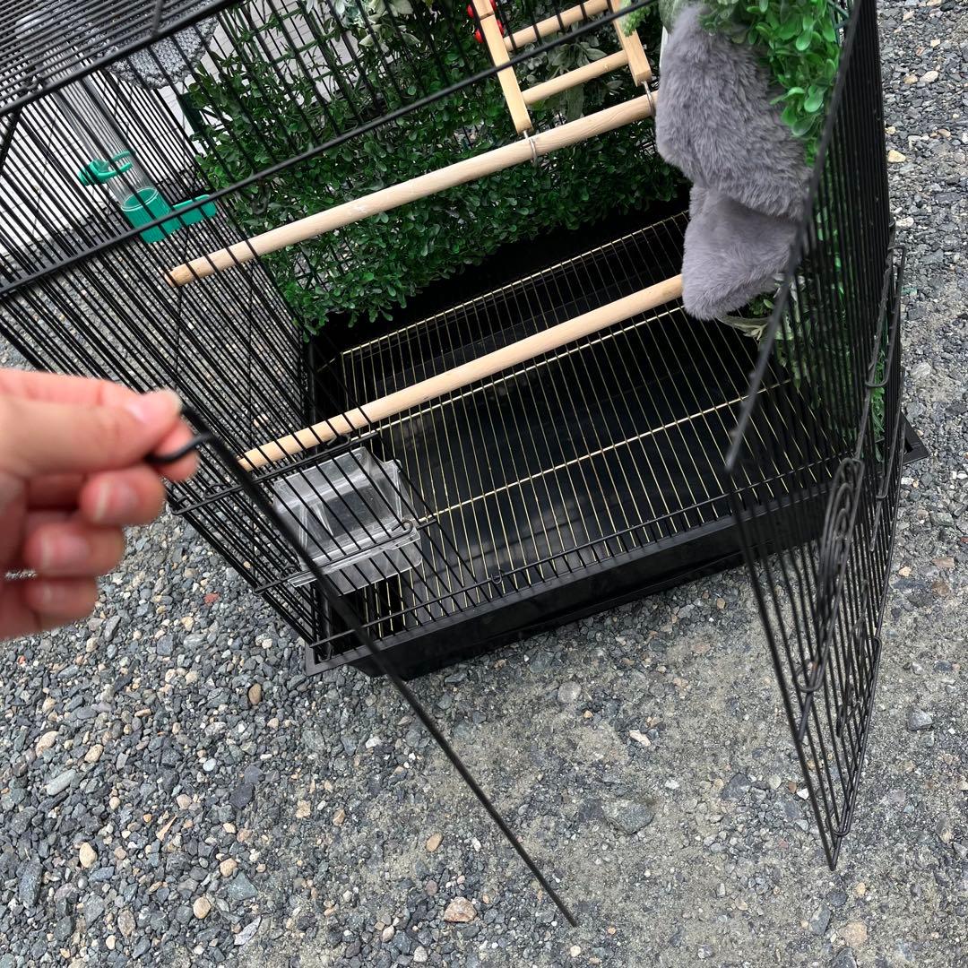 大きめの金属製鳥かご