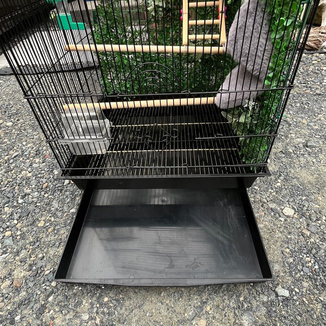 大きめの金属製鳥かご