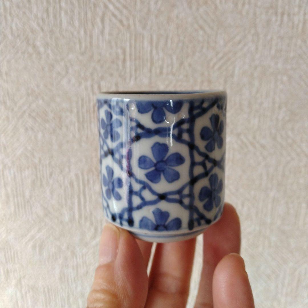 古伊万里染付氷裂小花文覗き猪口