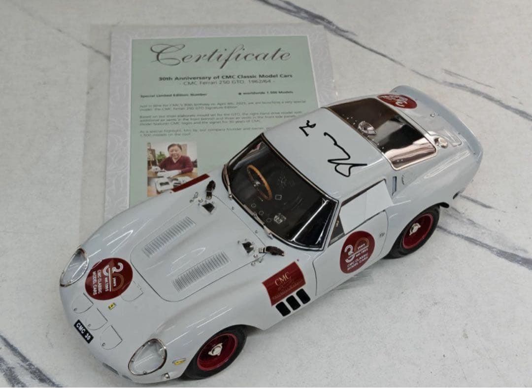 新品 未使用 CMC 1/18 フェラーリ 250 GTO 30周年ミニカー