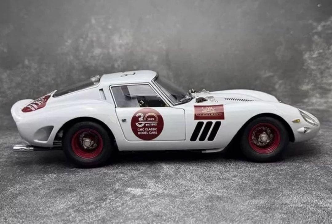 新品 未使用 CMC 1/18 フェラーリ 250 GTO 30周年ミニカー