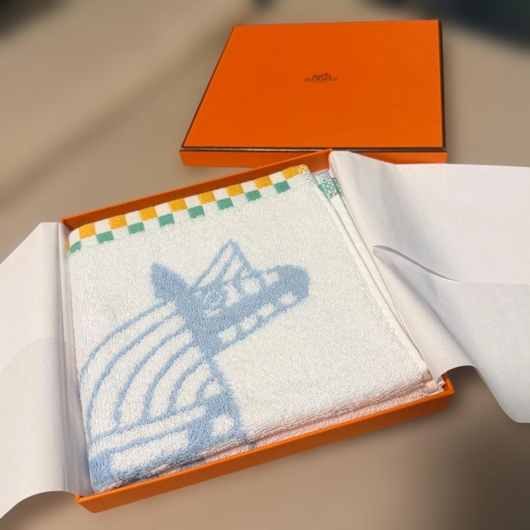 HERMES エルメス カレ・タオル　アニモー・ナッテ新品　ブルー 未使用　箱付