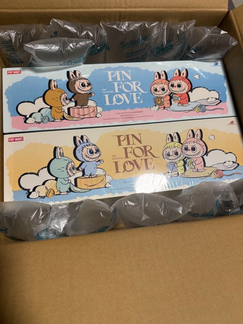 ラブブ　PIN FOR LOVE 　アソートbox2種　新品未開封シュリンク有り