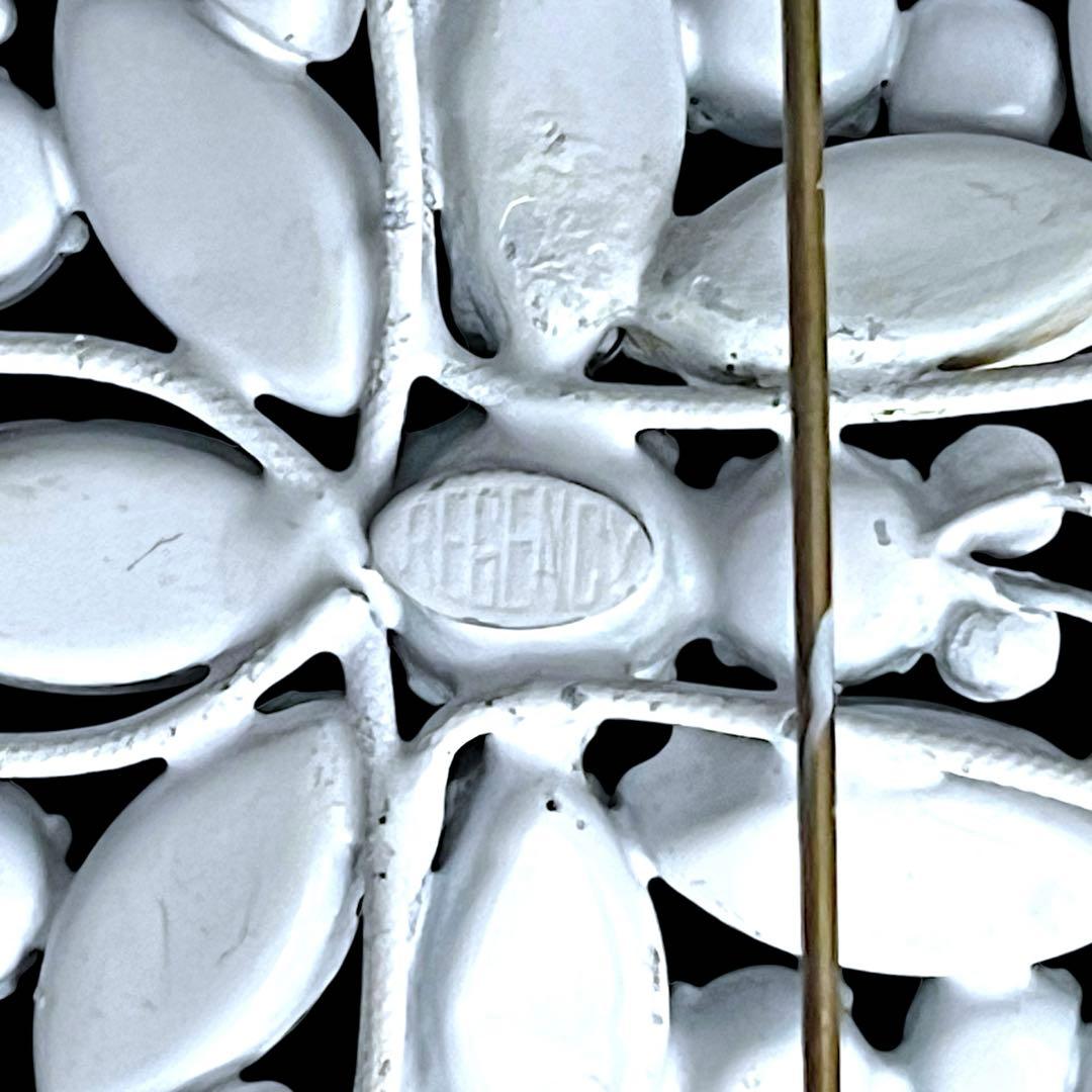 レアストーン☆Regency☆ミルクガラス＆ギブレガラス☆バタフライブローチ