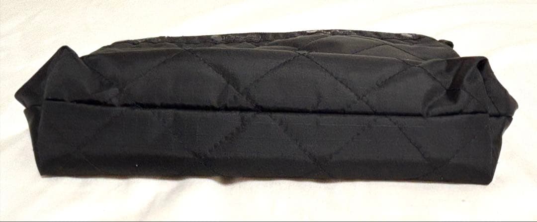 レスポ　CHAIN COSMETIC CLUTCH オニキスチェーンキルト