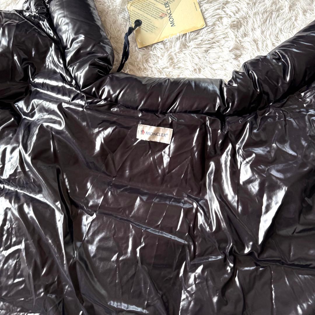 モンクレール 犬用 ダウンジャケット　3way フード　刺繍ロゴ　ワッペン　黒