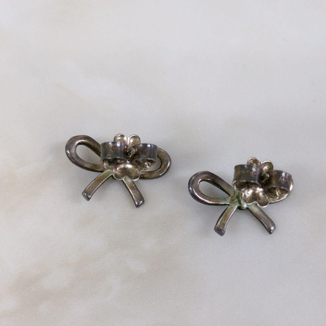 Tiffany & Co. リボンスタッドピアス