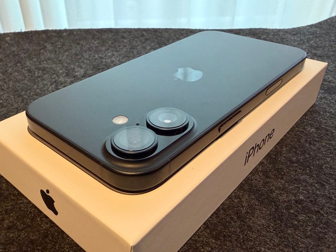 【美品】iPhone16 128GB 95% SIMフリー おまけ付