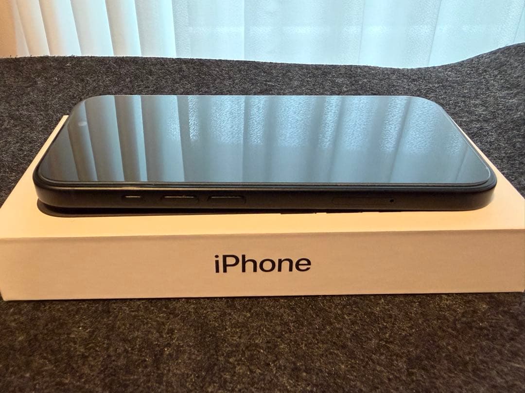 【美品】iPhone16 128GB 95% SIMフリー おまけ付