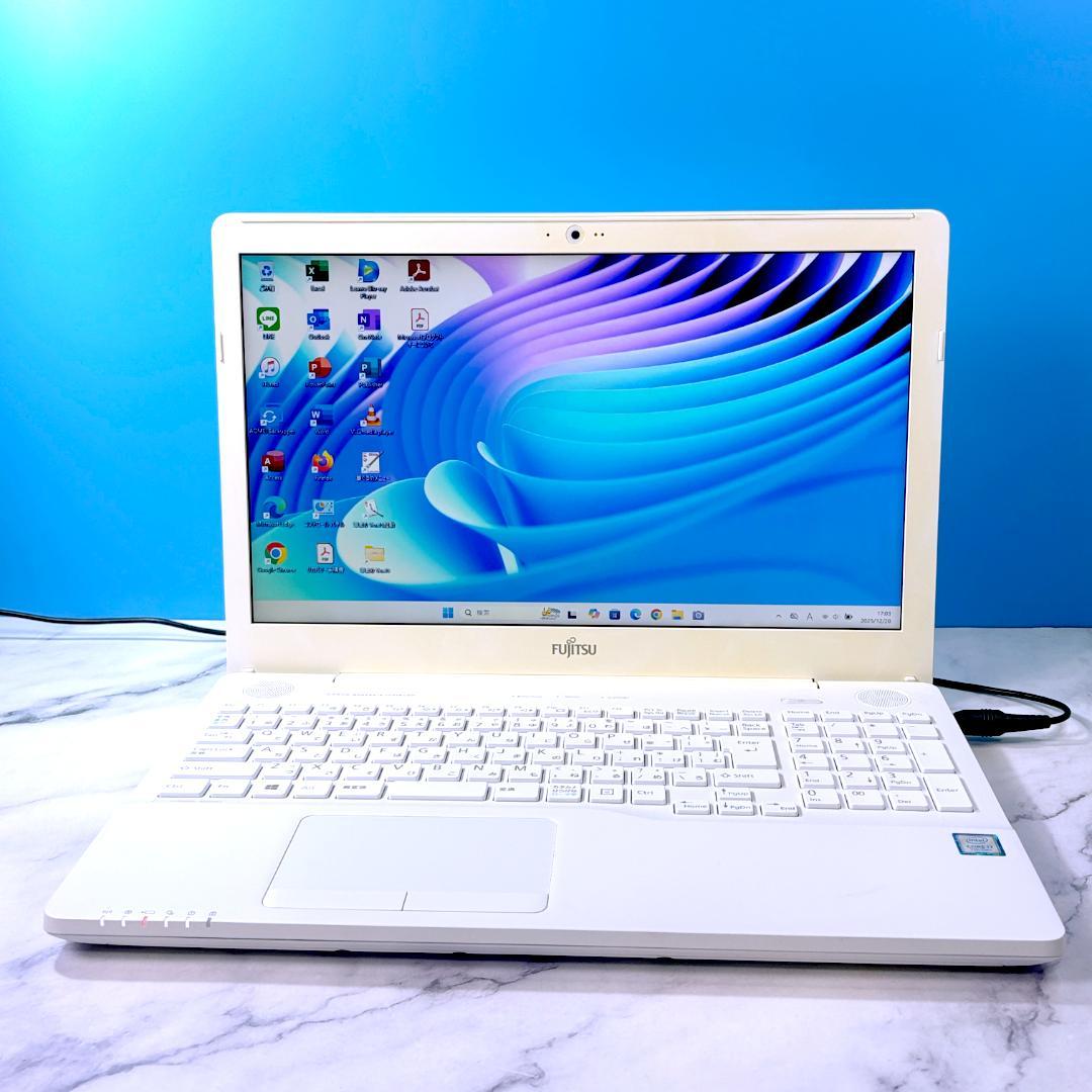 美品！Corei7・16GB・SSD・Win11・ホワイト ノートパソコン