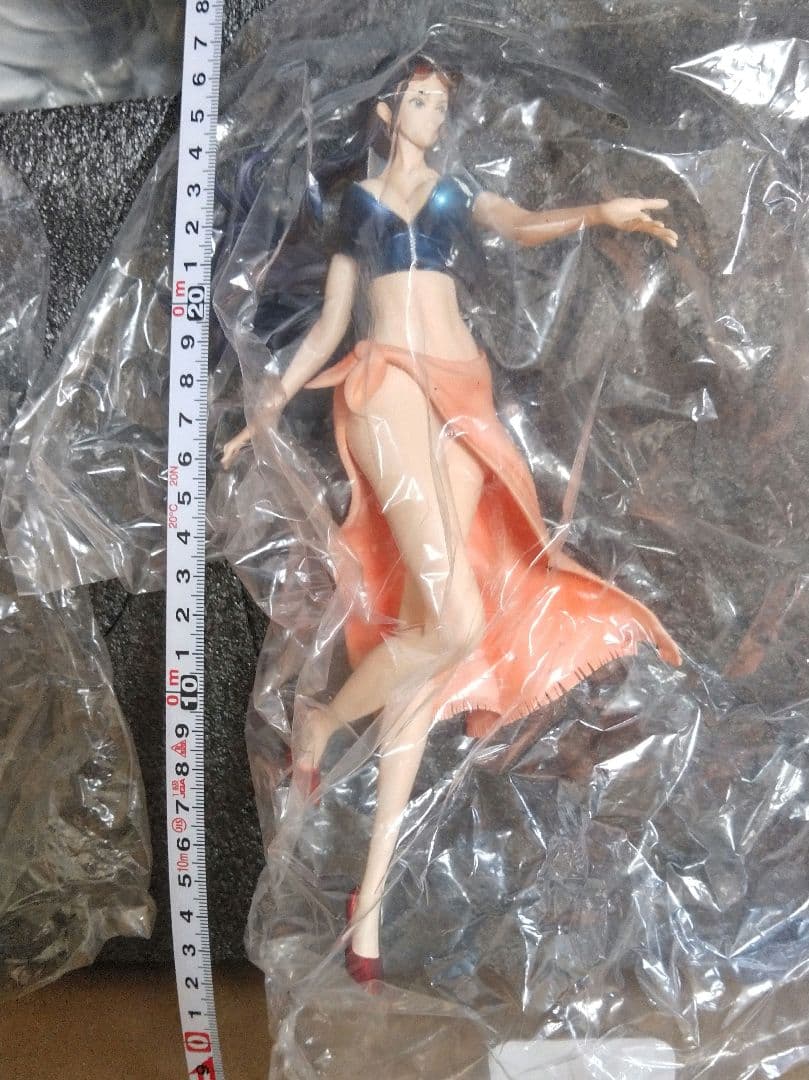 ワンピース　ニコ・ロビンフィギュア