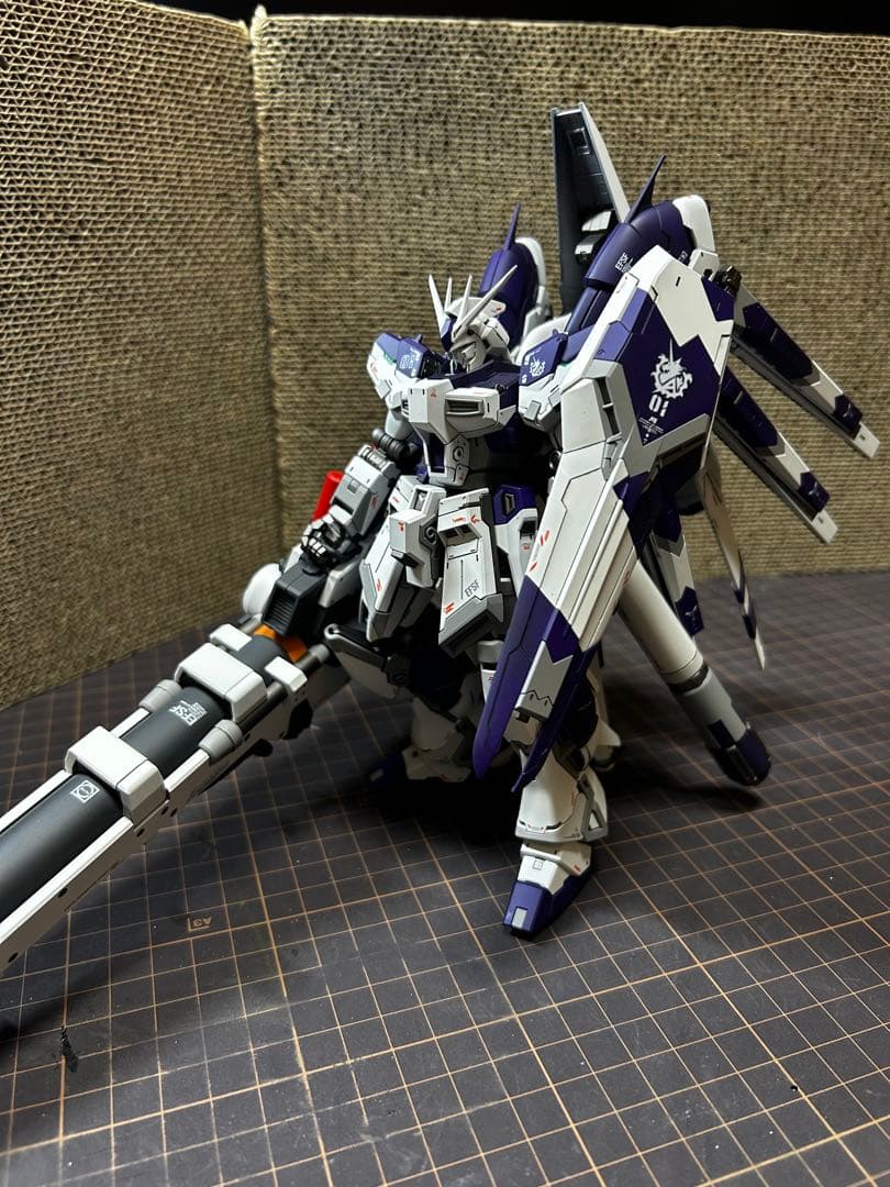 RG hi-νガンダム 全塗装完成品