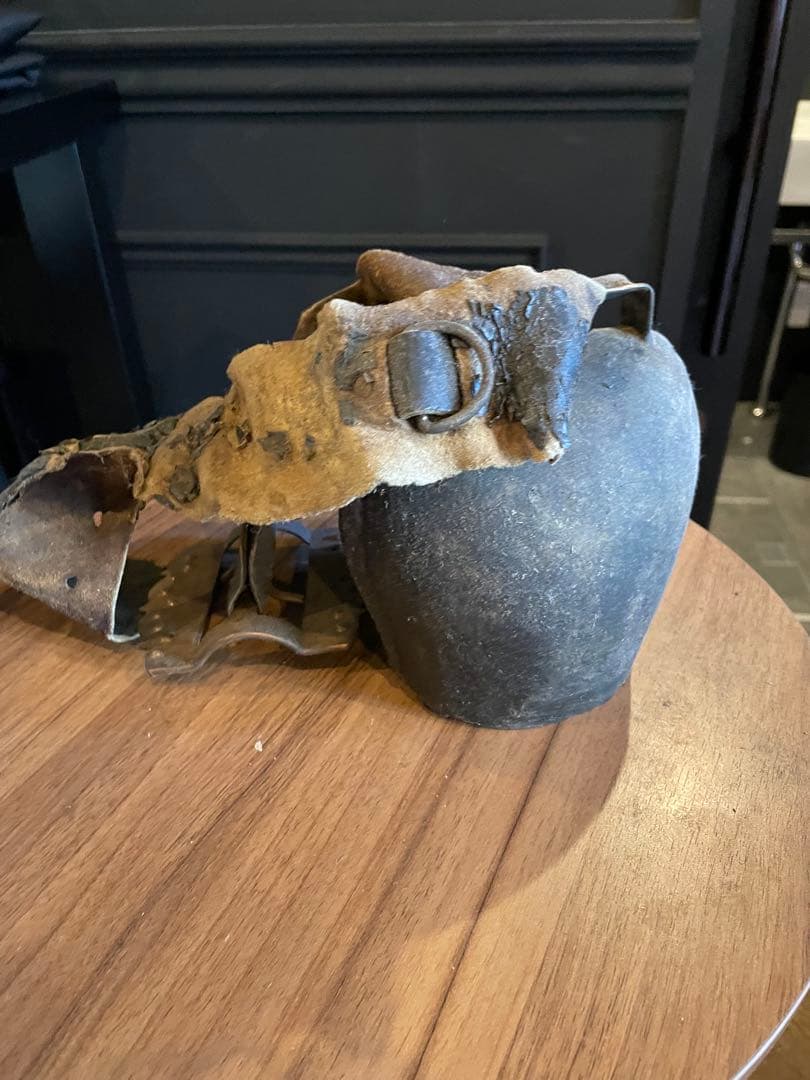 アンティークカウベル2点　レザーベルト付き