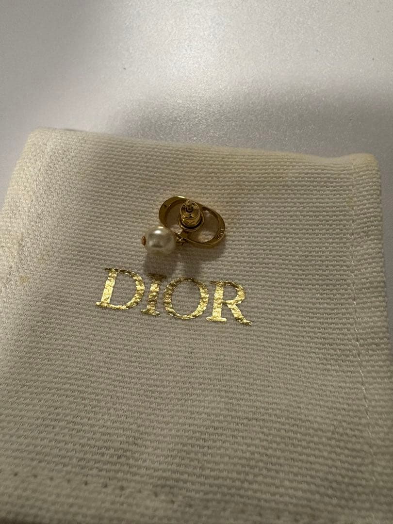 片耳Dior ゴールド フープピアス パール付き