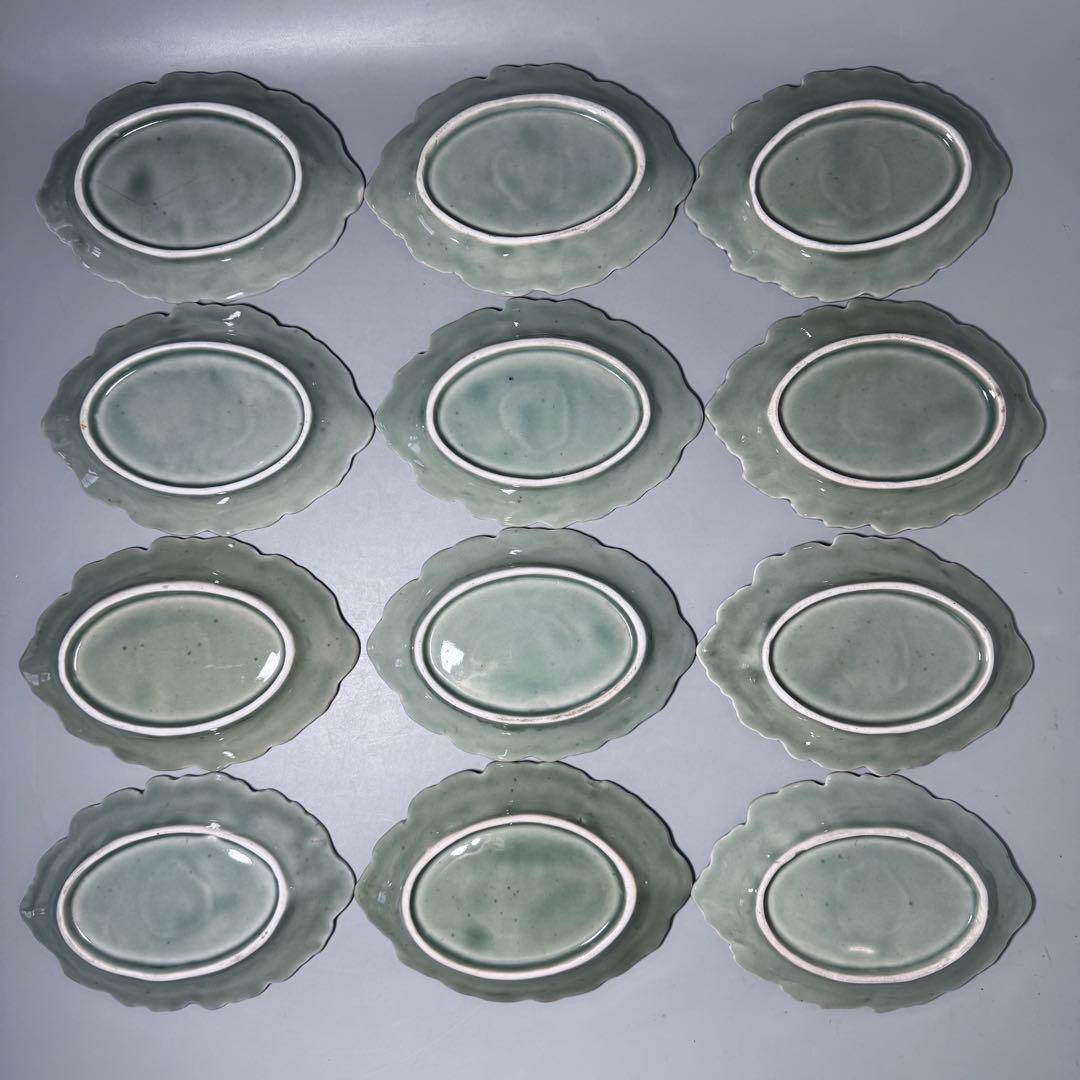 幕末〜明治　鍋島青磁　花文様陽刻葉形皿　12枚　料理屋　古器を楽しむ