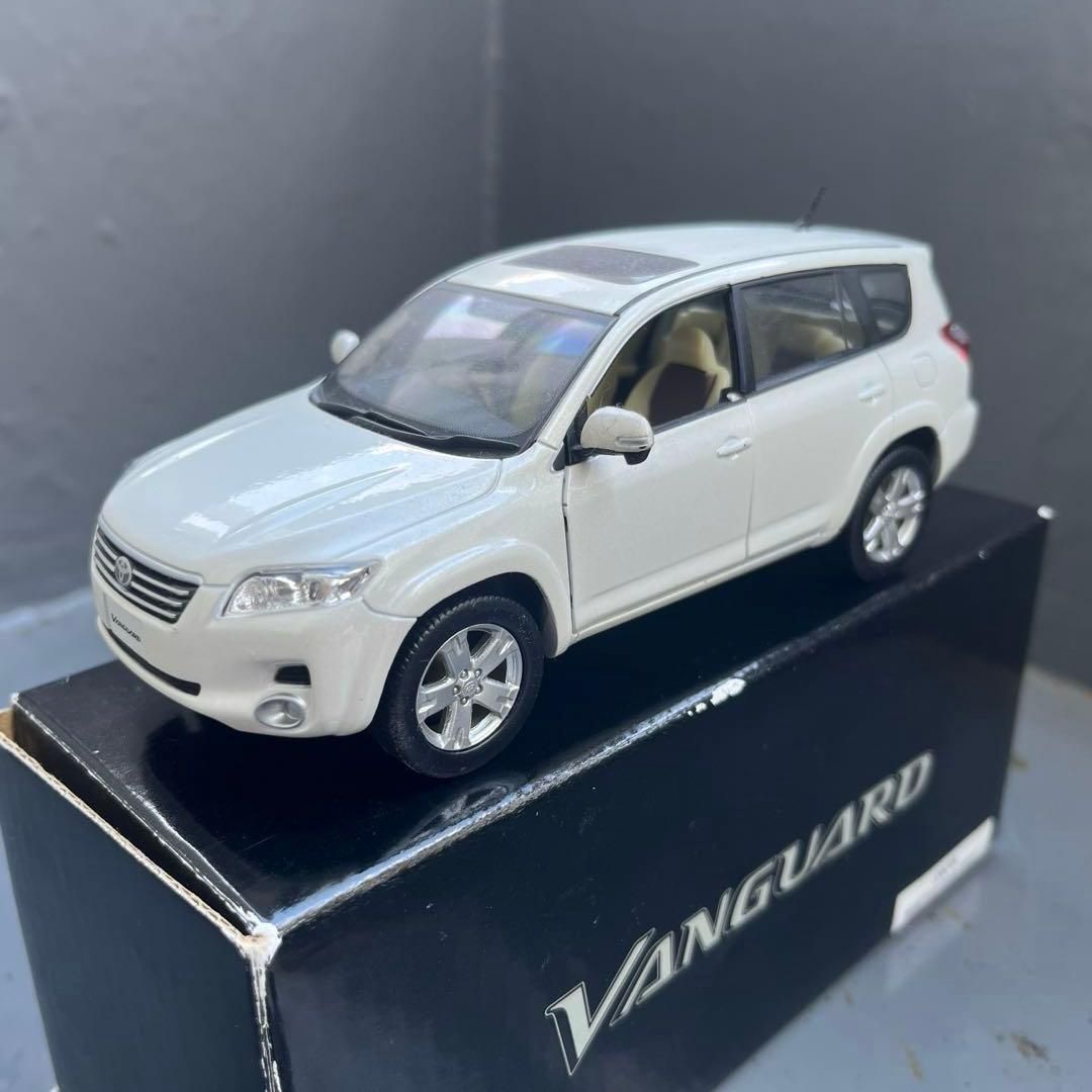 トヨタ ヴァンガード ホワイト ミニカー