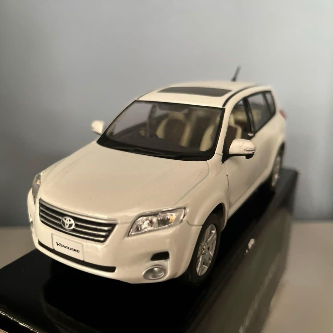 トヨタ ヴァンガード ホワイト ミニカー