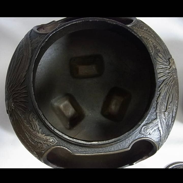 風炉茶釜 裏印 小ぶり(直径約21cm高さ約18cm) 中古