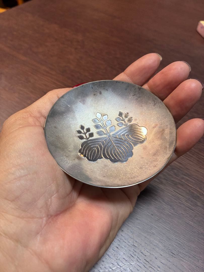 銀製の小皿 葉と花の模様 木箱付き