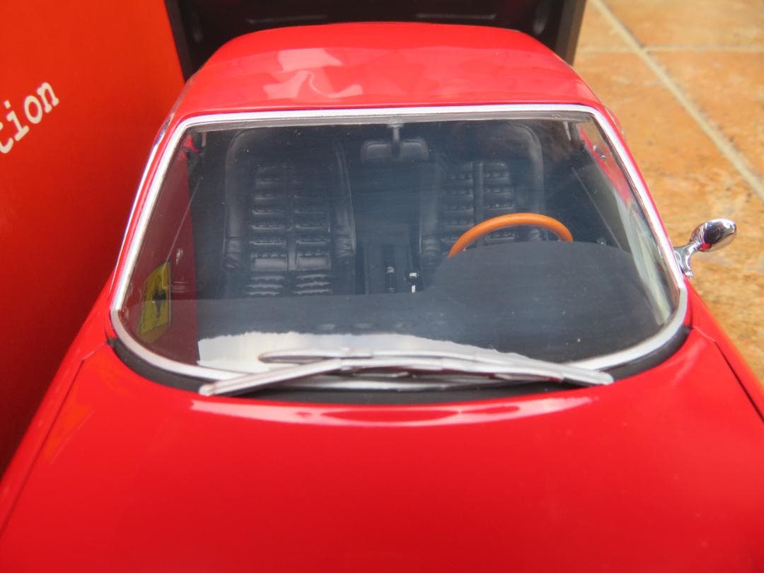 京商　1/18　フェラーリ365GTB4（デイトナ）