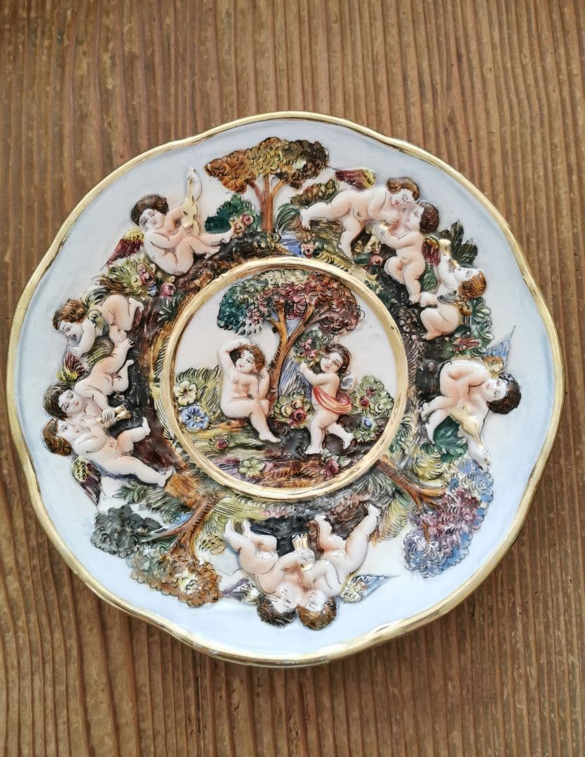 アンティーク イタリア カポデモンテ ハンドペイント エンボス装飾絵皿 天使子供