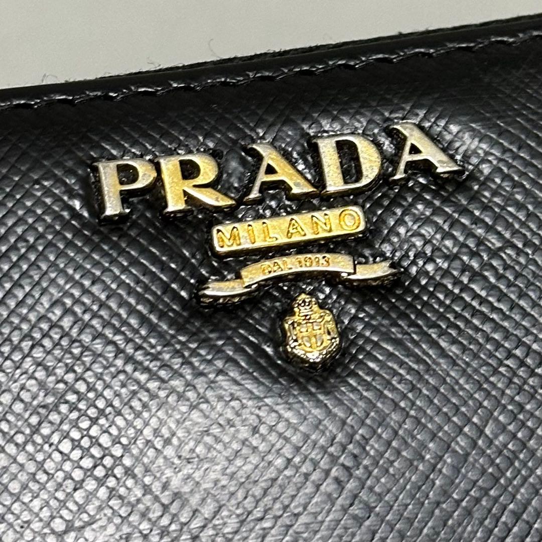 PRADA プラダ　折り財布　ラウンドファスナー　ロゴ金具　サフィアーノレザー