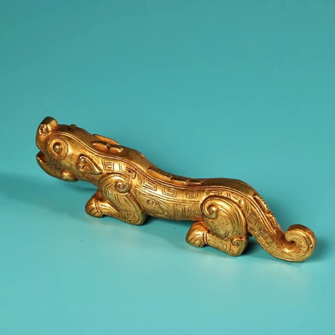 中国古美術・旧蔵鎏金の虎符・兵符・純銅製・高浮彫・置物・書道具・文房具・風水開運