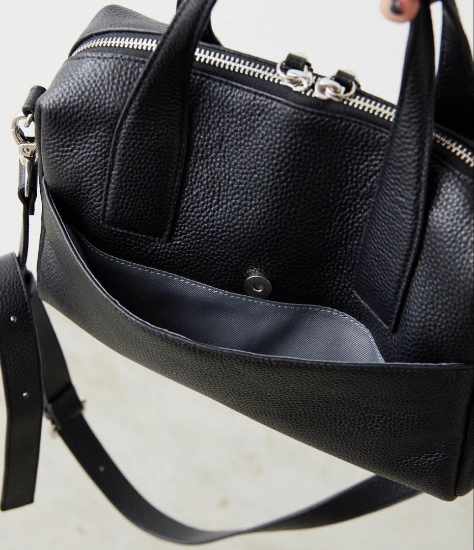 イアパピヨネ ear PAPILLONNER スタッズボストンバッグ ブラック