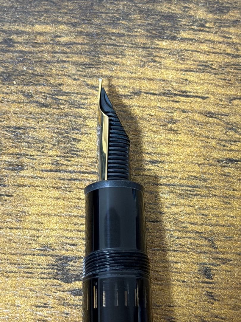 筆記確認&洗浄済　三帯　ヘミングウェイ芯 18K モンブラン　万年筆　中字