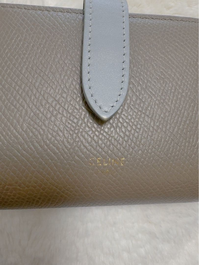 CELINE ミディアムストラップウォレット