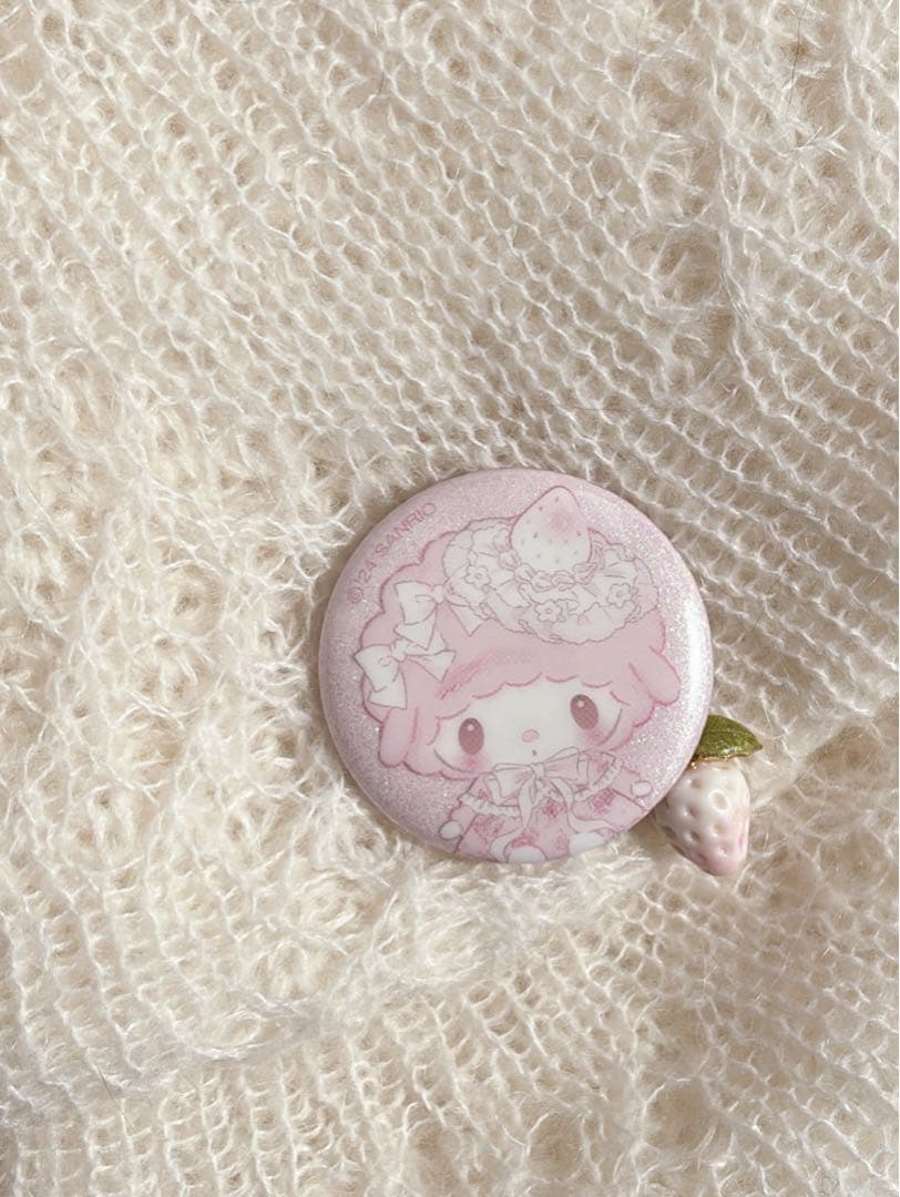 ピアノちゃん　白いちご　チャーム　缶バッジ　サンリオ　ロリータ　フリル