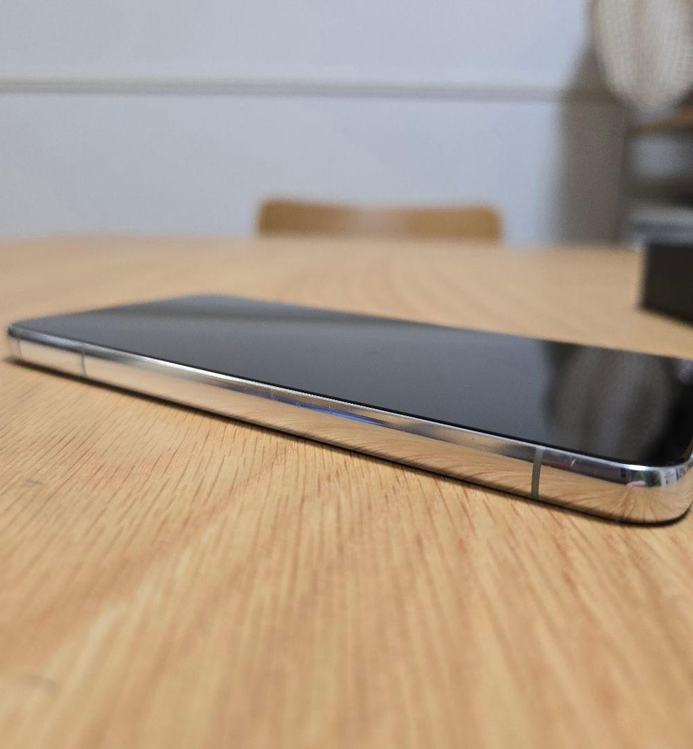 Galaxy S22 256GB ホワイト docomo版 SC-51C 箱付き