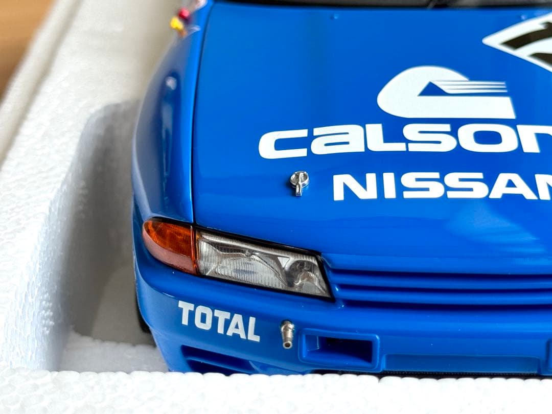 ミニカー AUTOart SKYLINE GT-R (R32) CALSONIC #12