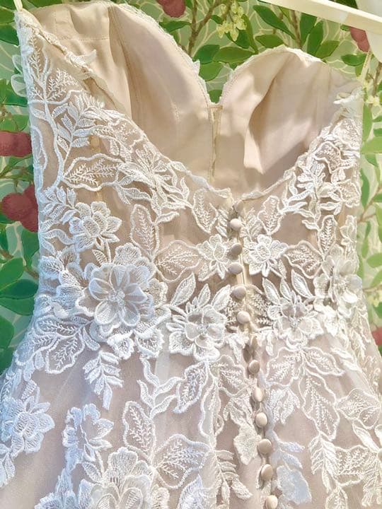 7号　プロノビアス ウェディングドレス